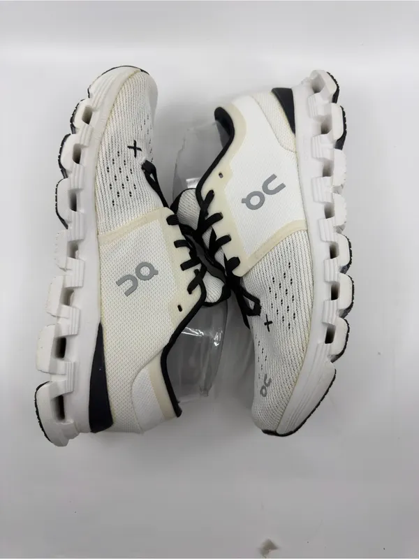 On Cloud X 4 sneakers in ivory and black colorway SZ 7.5 - Image 8