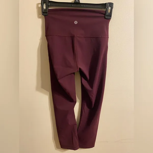 Women's Lululemon Maroon Straight Leg Cropped Mid-Calf Leggings‎ Size Small - Image 2