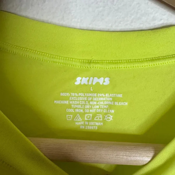 SKIMS Fits Everybody T-Shirt Women's Short Sleeve Daffodil Neon Yellow Size L - Image 2