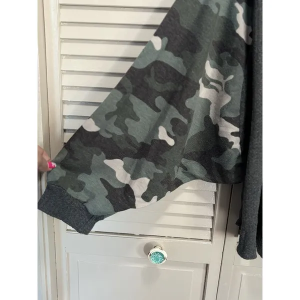 Pink Lily‎ Gray/Green Camo Thermal 3/4 Dolman Sleeve Top Size M Oversized - Image 3