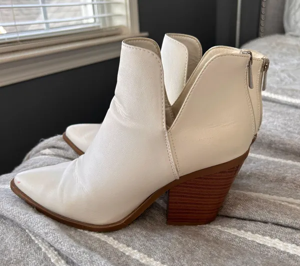 White Cowgirl Booties Size 9 - Image 2