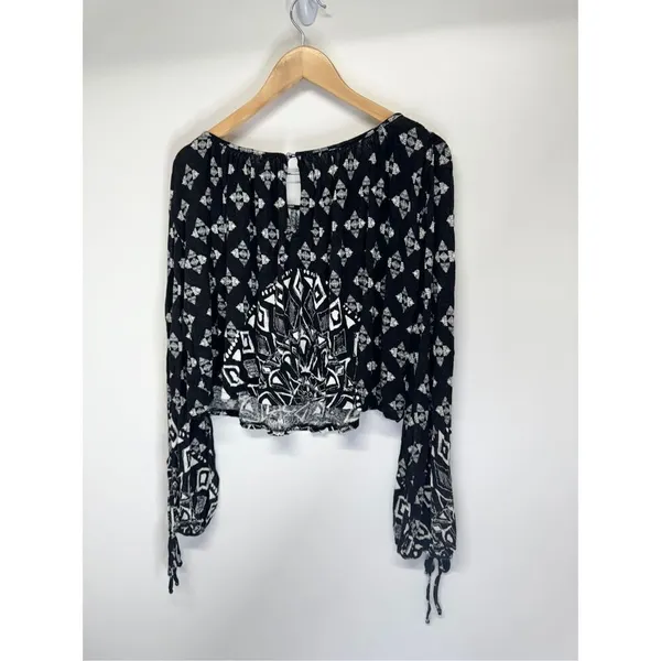 Free People Cropped‎ Top Washed Black Dazed Print Size Small Jersey Long Sleeve - Image 8