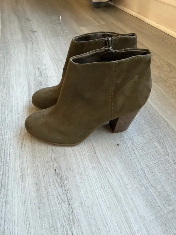 Old Navy Women’s Ankle Booties Olive Green Block Heel Size 10 New With Tag - Image 3