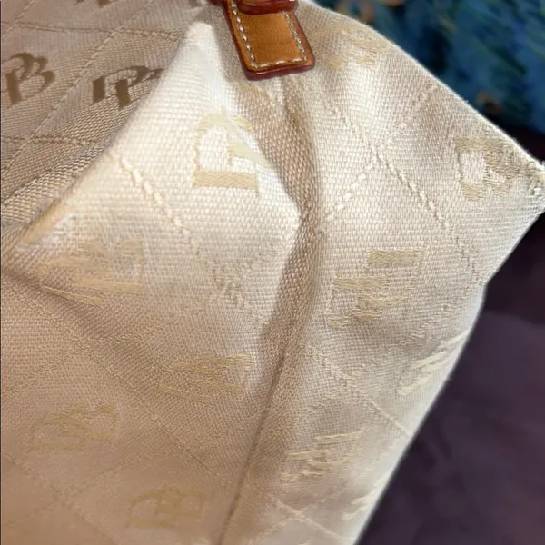 Vintage Dooney & Bourke Cream Monogram Large Hobo Shoulder Bag - Image 7