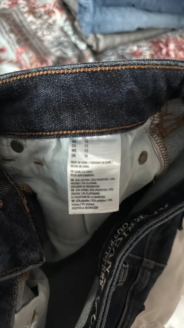 American Eagle High-Rise Shortie Jeans Shorts - Image 4