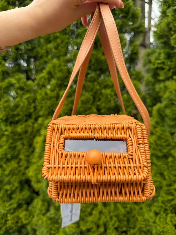 Tommy Bahama Woven Jeep Purse - Image 8