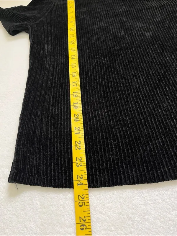 Tahari Women's Short Sleeve Velvety Crewneck Sweater Size Small - Image 5