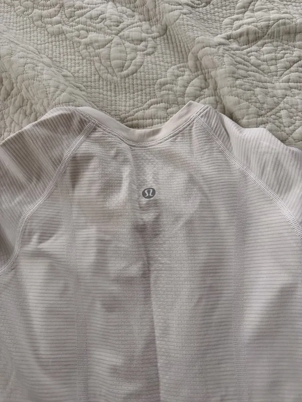 Lululemon swiftly tech short sleeve size 6 - Image 3