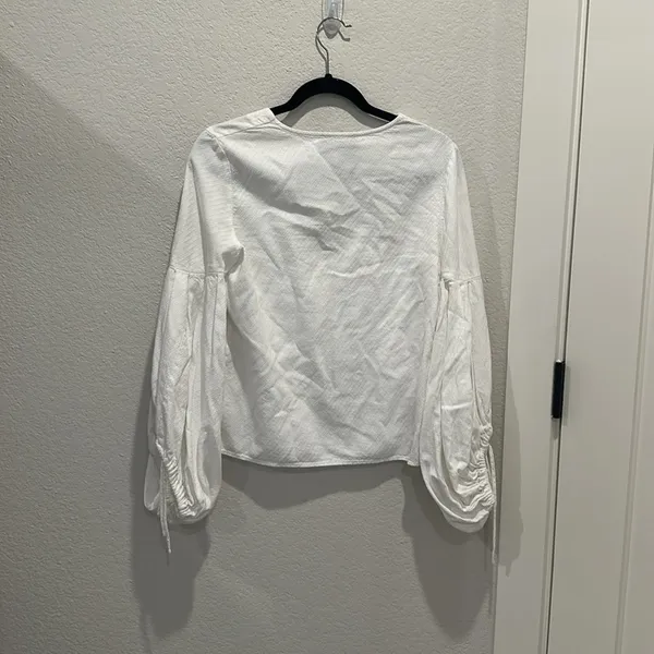 Alexis White Textured Button-Down Blouse – Size‎ M - Image 4