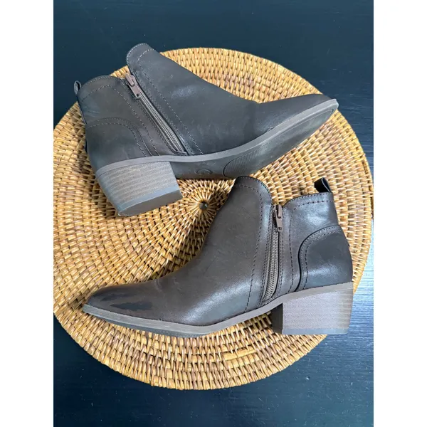 G BY GUESS Brown Ankle Booties Almond Toe Low Block Heel Side Zip Womens 8M - Image 3