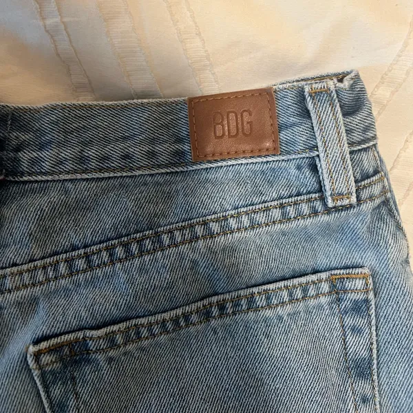 BDG High Waisted Girlfriend Short - Light Blue Wash Size 28 - Image 4