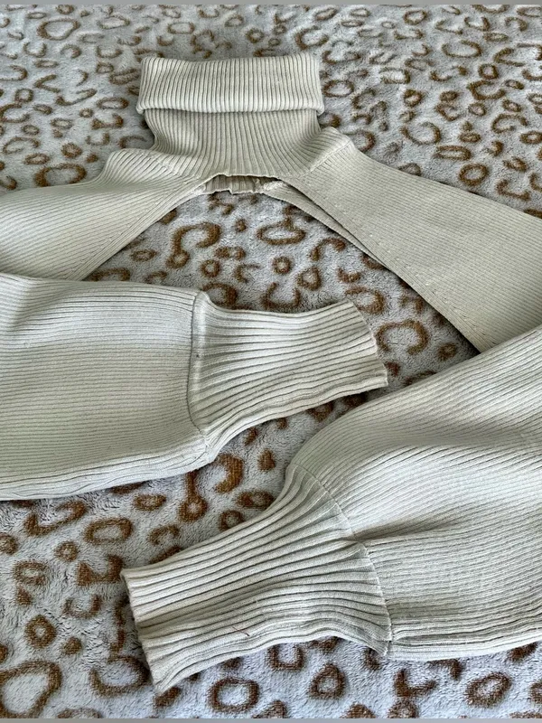 Cream Ribbed Turtleneck Women's Sweater Size M - Image 2