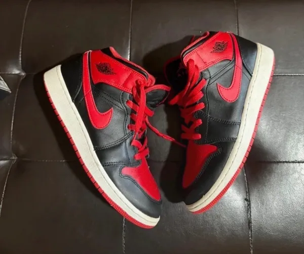 Air Jordan Nike 1 Mid GS black /fire red- white 6.5 youth - Image 7