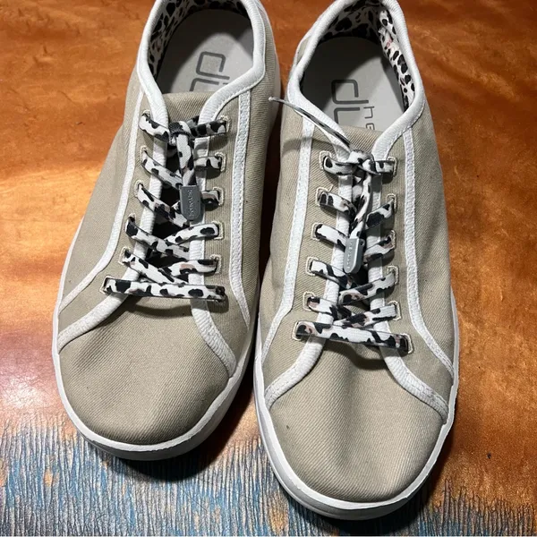 Hey Dude Sz 7 Karina Joy Sand Leopard Print Laces Comfort Sneakers Slip on shoes - Image 4