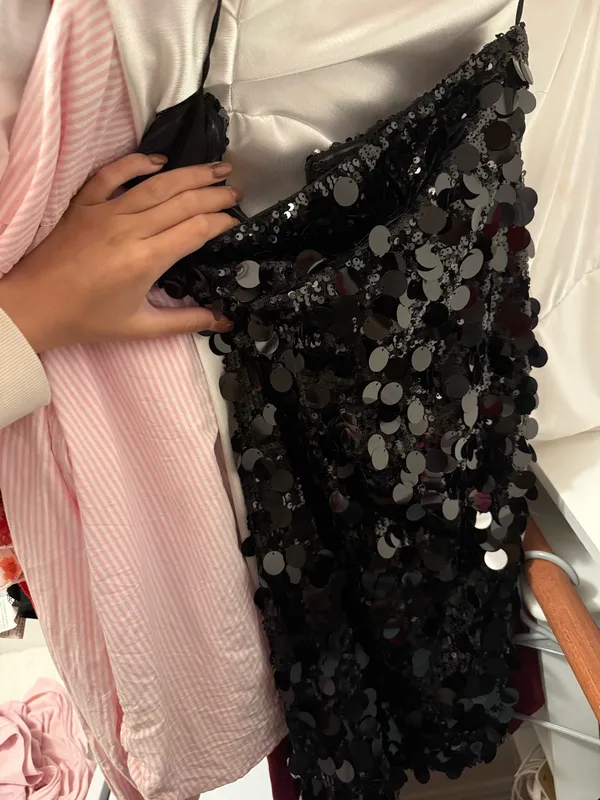 Edikted Sequin Dress Black - Image 3