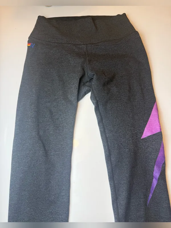 Aviator Nation Charcol Capri Leggings with Purple‎ Size Small - Image 3