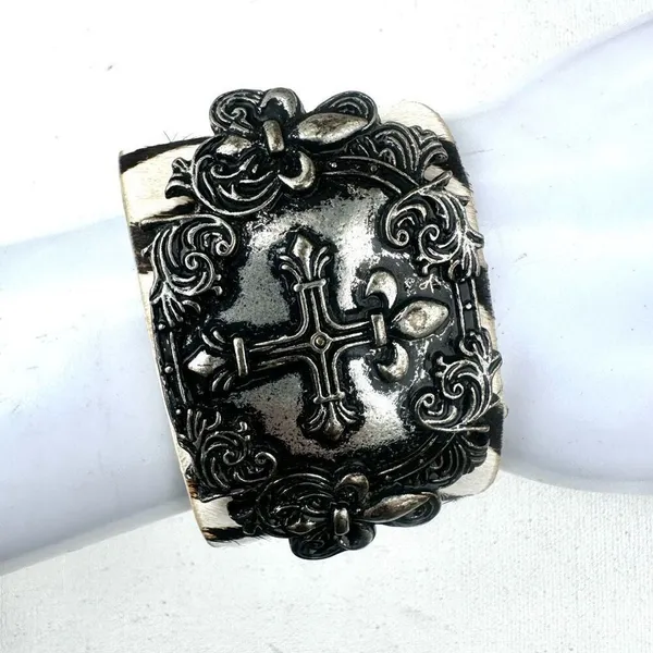 Zebra calf hair silver cross wide snap bracelet - Image 5