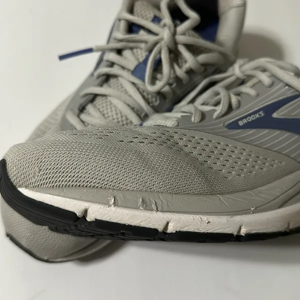 Brooks Adiction 14 Narrow 2A
Grey/Blue 8.5 - Image 9