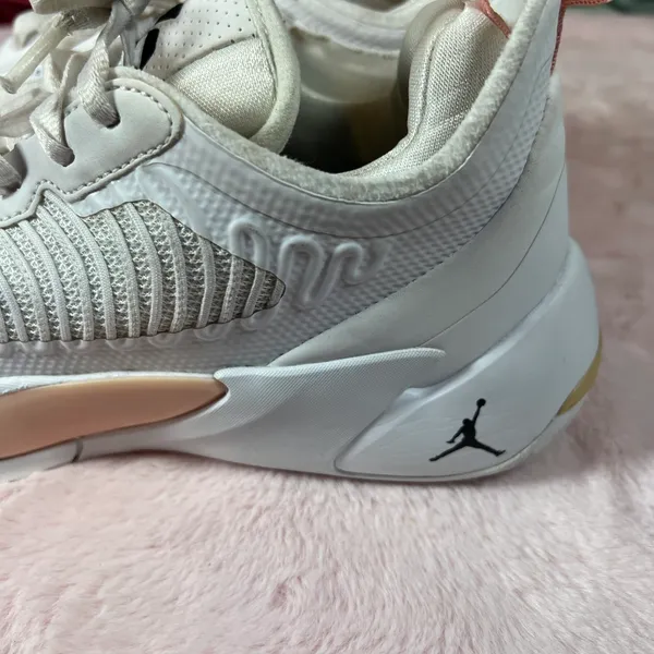 Jordan Nike Air Women’s size 6 - Image 2