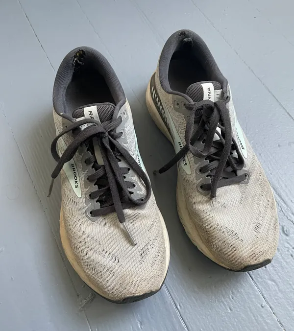 Brooks Ravenna 11 Running Sneakers - Image 3