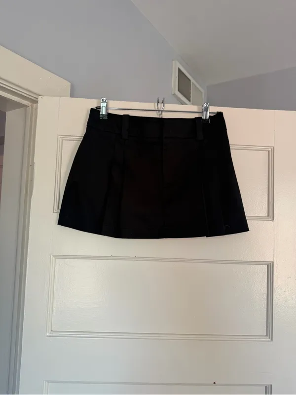 Aritzia Sunday Best Rider Skirt in Black - Image 2