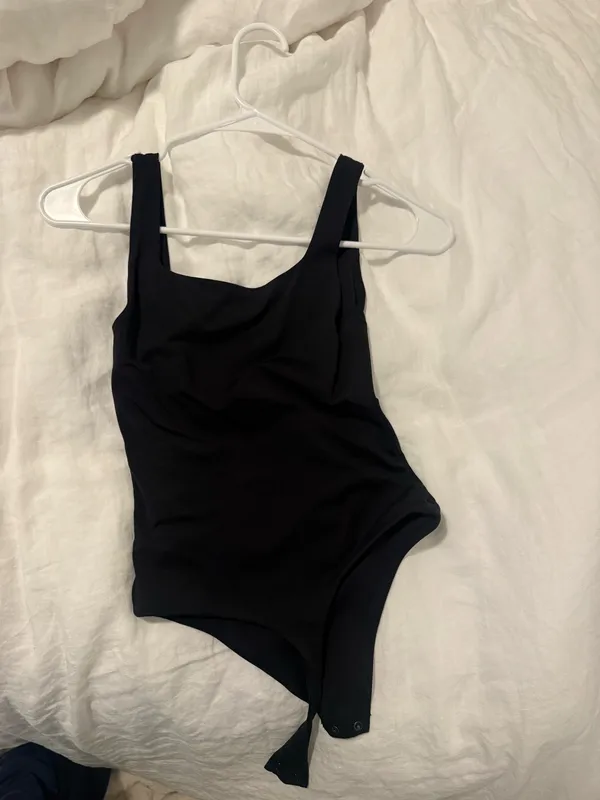 Aritzia Bodysuit Contour - Image 4