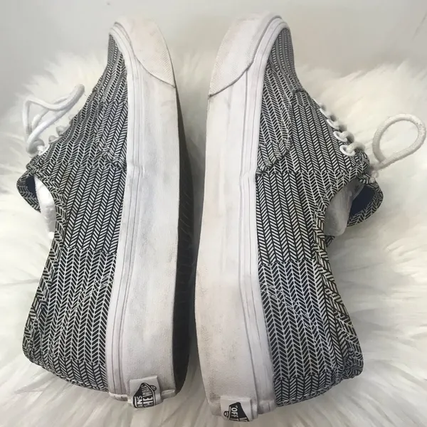 VANS TC6D Black & White Geometric Chevron Pattern sz 8 - Image 5