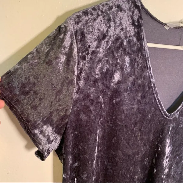 Molly & Erica Women's Crushed Velvet Dress Midi V-Neck‎ Short Sleeve Gray Purple - Image 4