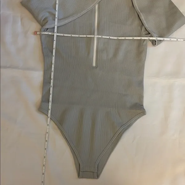 Ribbed Long Sleeve Bodysuit 2 Piece Bundle Grey / White Women Size L NWOT - Image 5