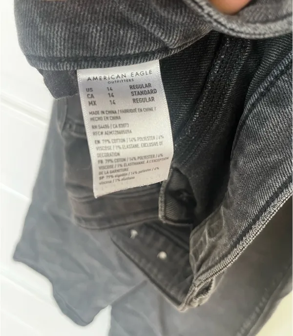 American Eagle Mom Jeans - Image 4