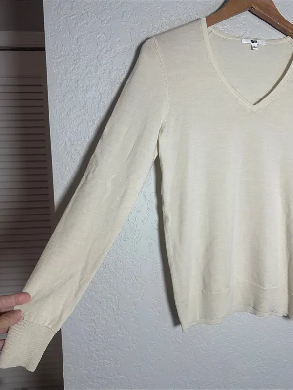 Uniqlo V-Neck Merino Wool Sweater Eggshell Ivory Cream Minimalist Preppy - Image 3
