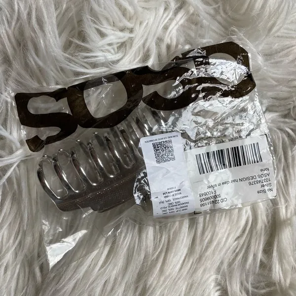 ASOS Design silver hair claw clip - Image 4