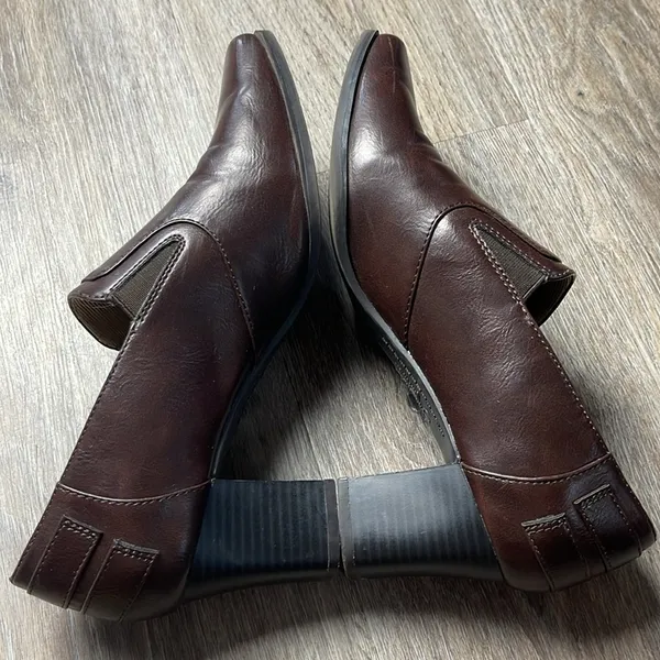 Life Stride Brown Leather Heeled Loafers Size 9 Medium - Image 8
