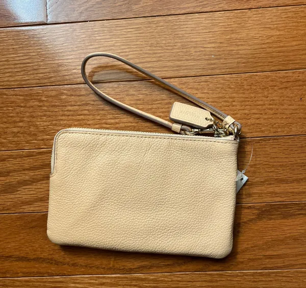Coach Peachy NWT  wristlet - Image 2