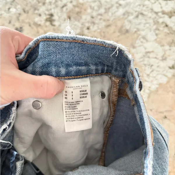 American Eagle Outfitters 90s Straight Jeans Light Wash Distressed Size 8 - Image 6
