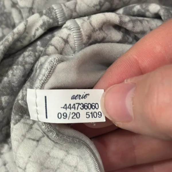Aerie Offline Real Me Crossover 7/8 Leggings High Rise Gray Snake Print size XL - Image 11