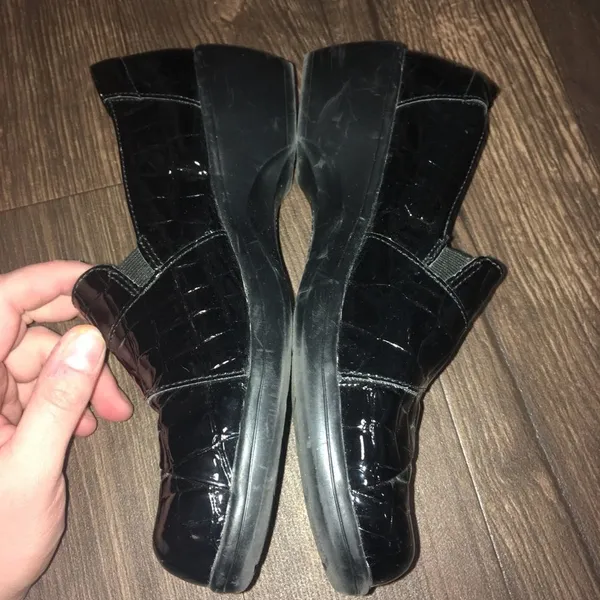 Clarks shiny crocodile pattern heeled black slip on shoes - Image 3