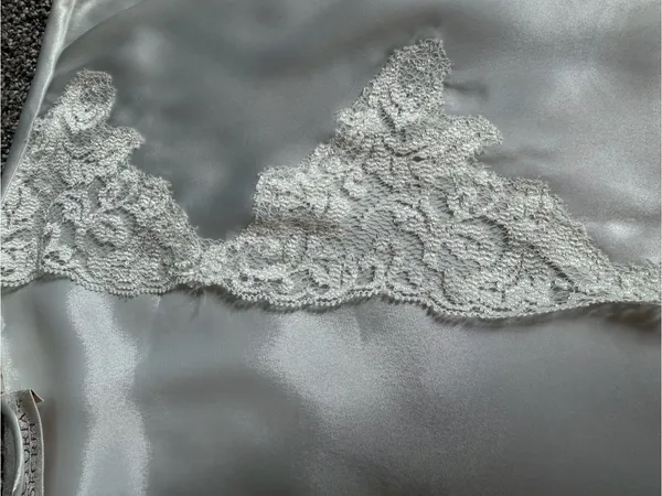 Vintage Victoria’s Secret Ivory Satin Lace Bridal Robe O/S 90s - Image 11