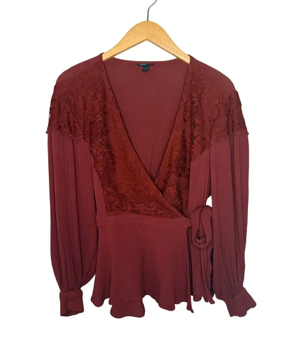 Torrid Crinkle Gauze Lace Inset Surplice Top Blouse Women’s Sz 1 1X/14-16 Red - Image 2