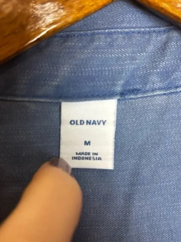 Old Navy Chambray Blue Classic Button-Front Long Sleeve Shirt - Image 4