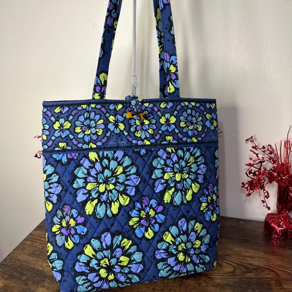 VERA BRADLEY Indigo Pop Blue Flower Tote - Image 7