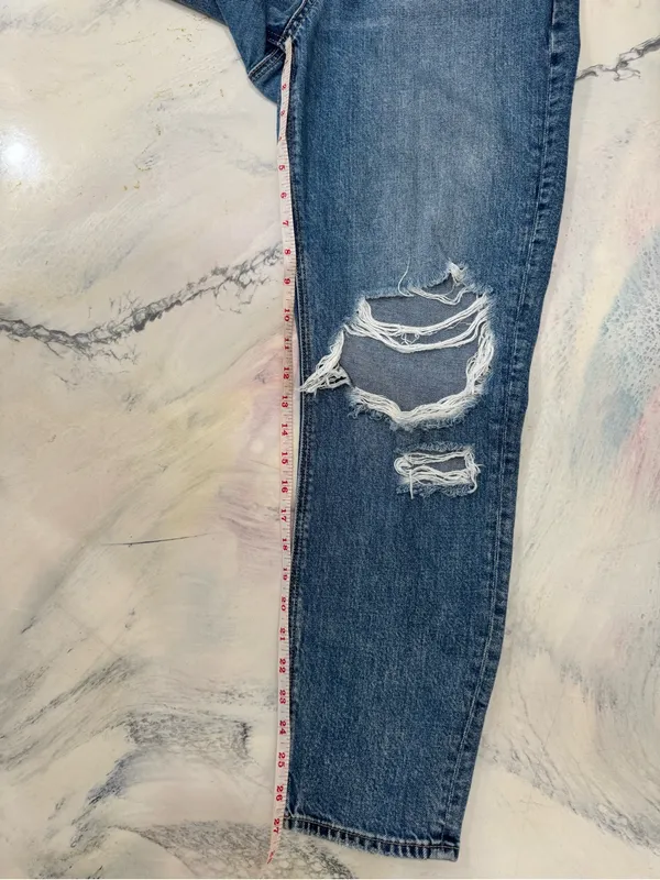 American Eagle Strigid Distressed Mom Jeans Light Wash Size 6 Regular - Image 10