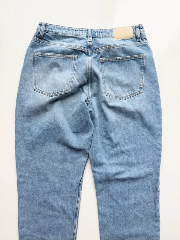 Zara High Waisted Relaxed Fit Jeans Size 6 - Image 6