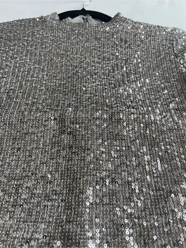✨ NWOT 28th & PARK Gunmetal Sequin Long Sleeve Crop Top M ✨ - Image 5