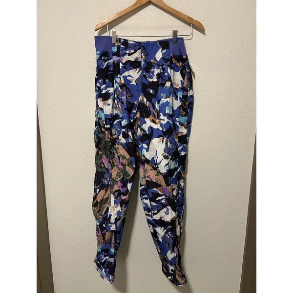 NEW Free People Mesmerize Me Print Cargo Pants Size Medium Purple Camo Wide Leg - Image 5