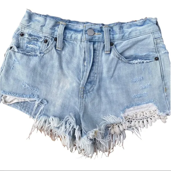 FREE PEOPLE Womens Cut Off Light Wash Crochet Denim Distressed Shorts Size 24 - Image 3