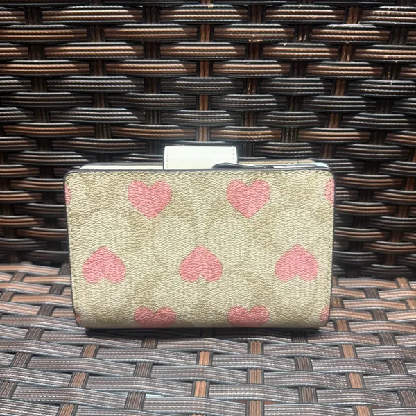 coach Medium Corner Zip Wallet In Signature Canvas With Heart Print cq146 - Image 4