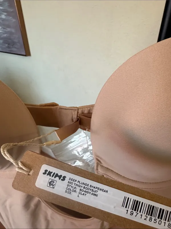 SKIMS All In ONE Deep Plunge Shapewear Mid Thigh Bodysuit size L Clay NWT - Image 7