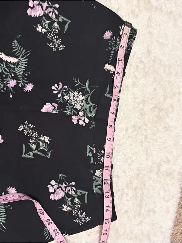 Ann Taylor Women's Black Floral High-Waisted Wide-Leg Cropped Pants size 4 - Image 4
