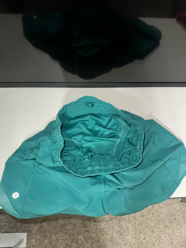 Lululemon Shorts Hot Hot - Image 3